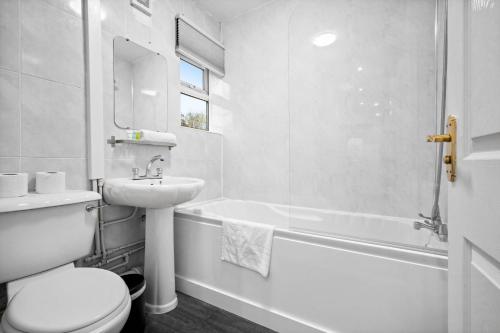 Stylish Three Bedroom House - Accommodates 7 - Parking - Garden - Recently Renovated 162S, Birmingham (foto 9)