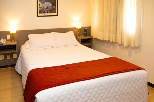 Deluxe Queen Room image 4