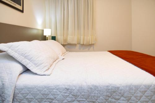 Deluxe Queen Room image 3
