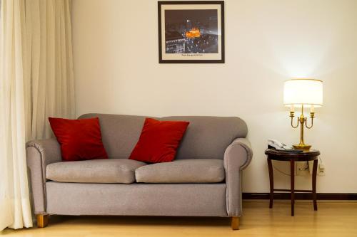 Deluxe Queen Room image 5