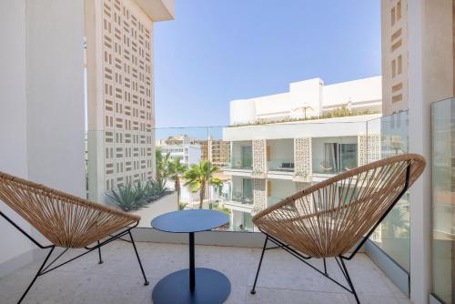 Double or Twin Room with Balcony image 6