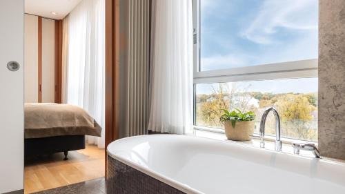 624409816 InterContinental Berlin by IHG
