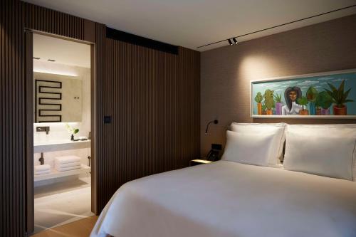 One Bedroom Suite Urban View