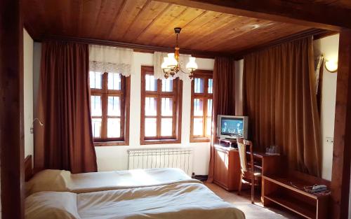 3 twin beds