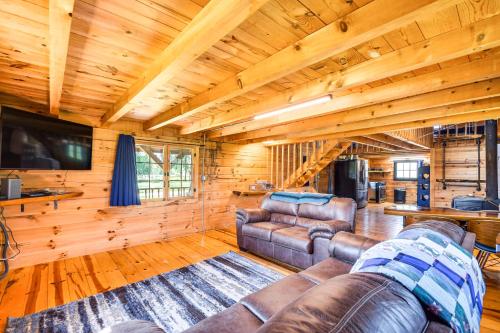 Bellevue Log Cabin with Gas Grill and Creek Access thumb 2