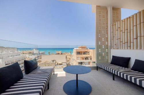 Double or Twin with Balcony and Partial Sea View image 5