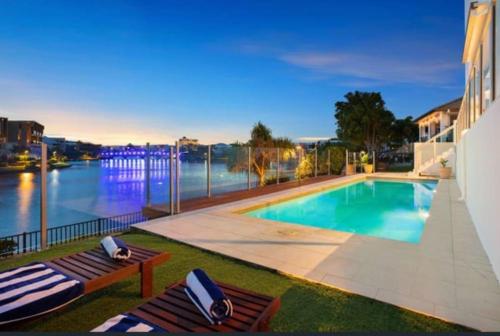 Perfect summer lake house in Carrara