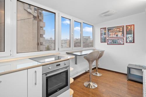 Chic Apartments in the Heart of Bucharest - Walk to Old Town 3