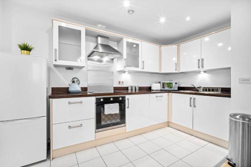 Elegant Two-Bedroom Apartment - Central Location - Private Parking - Balconies 1109M, Бирмингем (фото 3)