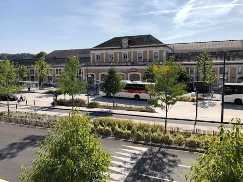 Hôtel De La Gare Périgueux (Hotel De La Gare Perigueux) in เปริเกอ
