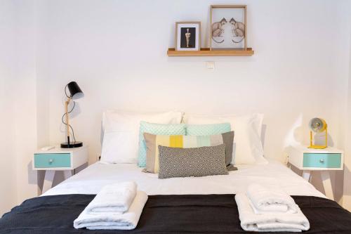 2 Bedroom Apt with Secret Garden In The heart Of Athens - image 9