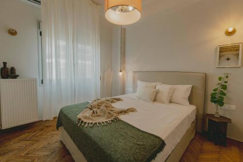 Stylish cozy artistic Athens apartment - image 3