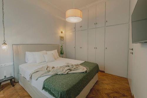 Stylish cozy artistic Athens apartment - image 12
