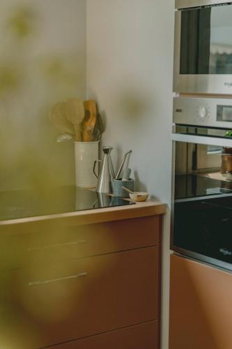 Stylish cozy artistic Athens apartment - image 14