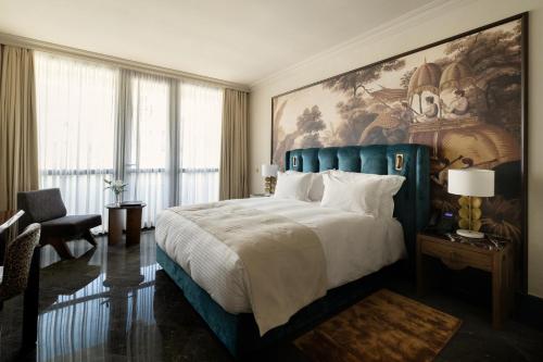 Deluxe Double Room with Balcony image 9
