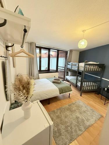 Oak Guest Rooms, London