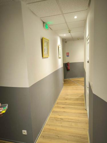 Hôtel De La Gare Périgueux (Hotel De La Gare Perigueux) in เปริเกอ