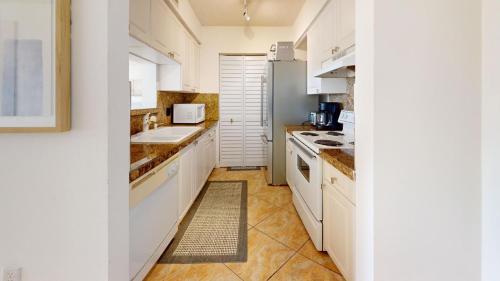 Lux Condo at Yacht Club 10 min from Beach in Miami, USA