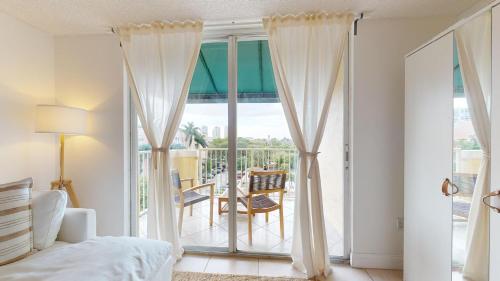 Lux Condo at Yacht Club 10 min from Beach in Miami, USA