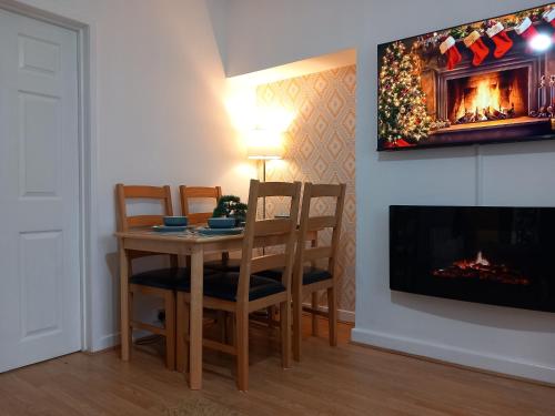 Зручності, Douglas Apartment - Trains to Edin & Glasgow - Private Parking in Aерді
