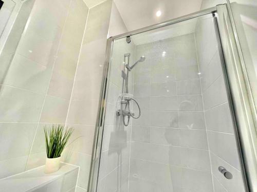 Hazel house central spacious home!