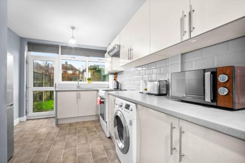 Stylish 3 Bedroom House - Parking - Garden - Great Barr - Netflix - Top Rated -121J, Birmingham (fotografie 6)