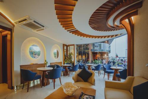 Aliments i begudes, UMET Seaview hotel with Free Airport Pick up & Drop T&C Apply  in Ciutat Male i Aeroport