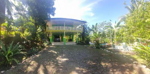 Peyo’s House (Swimming Pool,Wi-Fi,BBQ,Board Games), Hone Creek