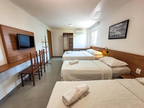 1 double bed, 2 twin beds