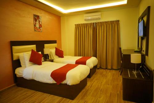 Deluxe Twin Room image 3