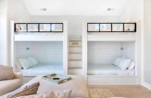 Stunning Lakefront Getaway