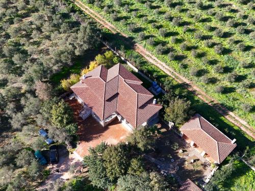 Villa with stunning views to the mountains 5km from the beach