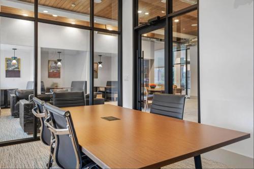 Landing at The Henry Luxury Apartments - 1 Bedroom in Sanford