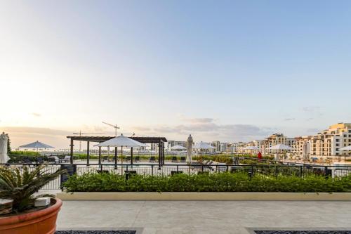 Luxury lifestyle at La Sirene Port de la Mer Jumeirah 1 - image 13