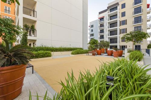 Luxury lifestyle at La Sirene Port de la Mer Jumeirah 1 - image 2