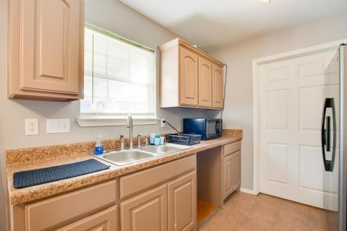 Waterfront Lake Fork Getaway w/ Dock Access in Gantera
