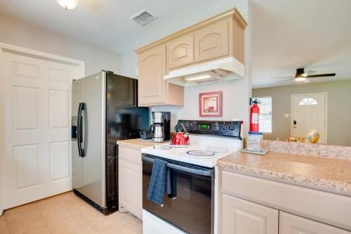Waterfront Lake Fork Getaway w/ Dock Access in Gantera