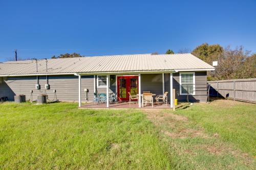 Waterfront Lake Fork Getaway w/ Dock Access in Gantera