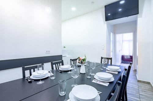 Ultra Central Friendly Studio - image 10
