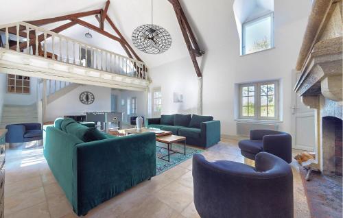 Stunning Home In Coullons With Wifi gîte à louer Les Commailles