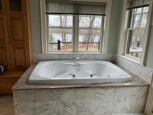 熱水浴缸, Fresh Pond East in 普利茅斯 (MA)