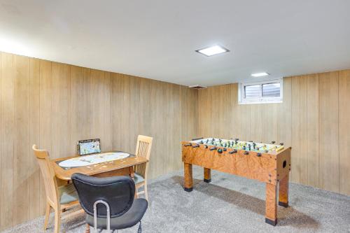 7 Mi to Downtown Minneapolis Home with Fire Pit! in Richfield (MN)