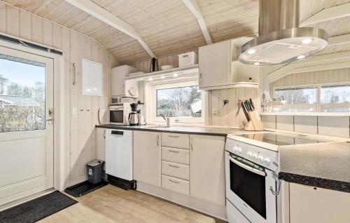 Kitchen, Nice Home In Ebeltoft With Sauna in Oer Strand