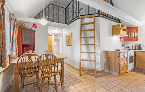 Cocina, 1 Bedroom Awesome Home In Blåvand (1 Bedroom Awesome Home In Blavand) in Vejers Strand