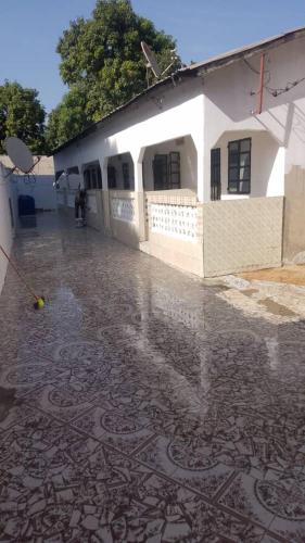 Tampilan eksterior, Brikama line house in Yundum