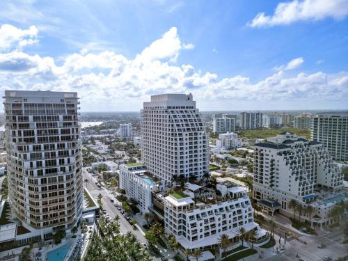 Luxury Condo with Daily c - main image