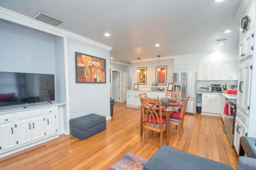 Updated 8BD Home Near the Best of Atlanta in Other