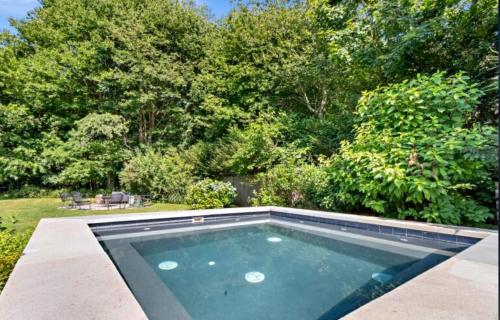 Sweet Retreat: Private Pool, Outdoor Jacuzzi, Coopers Beach in Southampton, USA