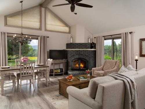 Devonfield Inn in Lee, USA