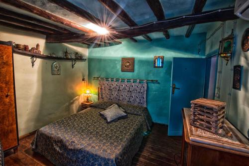 1 double bed, 1 twin bed
